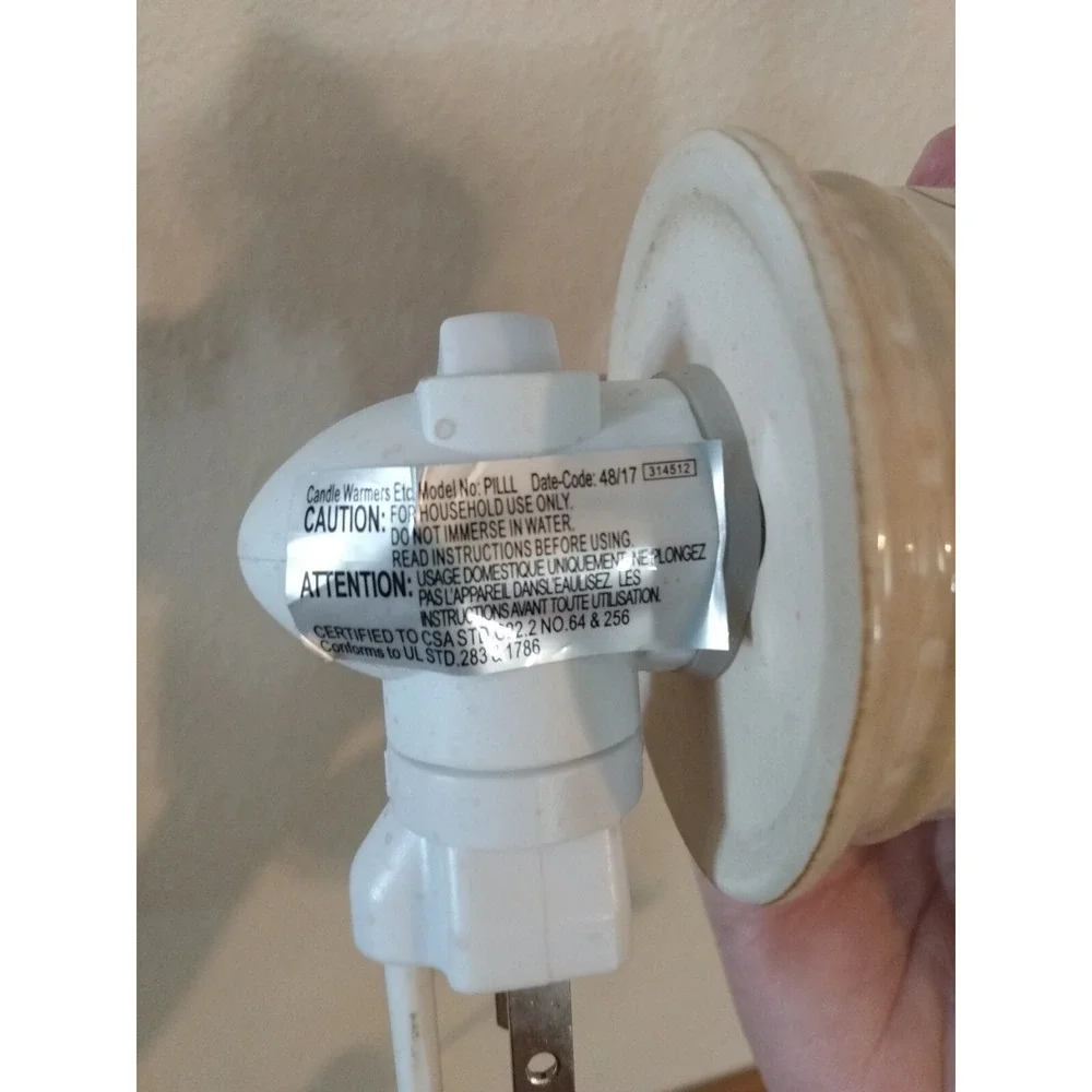 Candle Warmers Pluggable Fragrance Warmer LIVE LAUGH LOVE